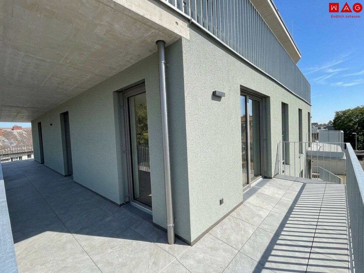 Attractive 4-room apartment with daylight bathroom!