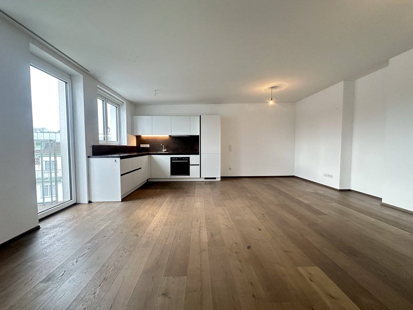 Top investment in an old building, rent freely negotiable
