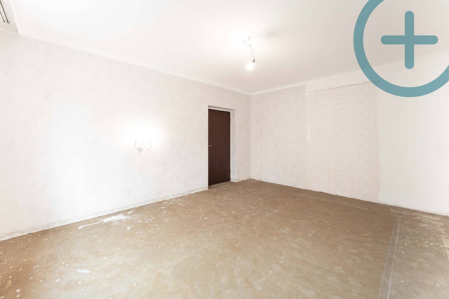 Family friendly apartment with glazed loggia and garage