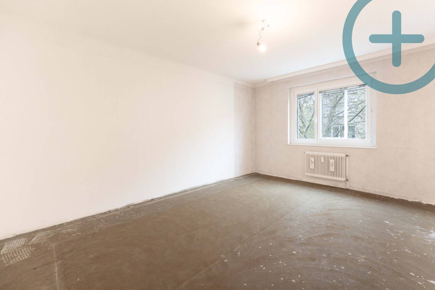 Family friendly apartment with glazed loggia and garage