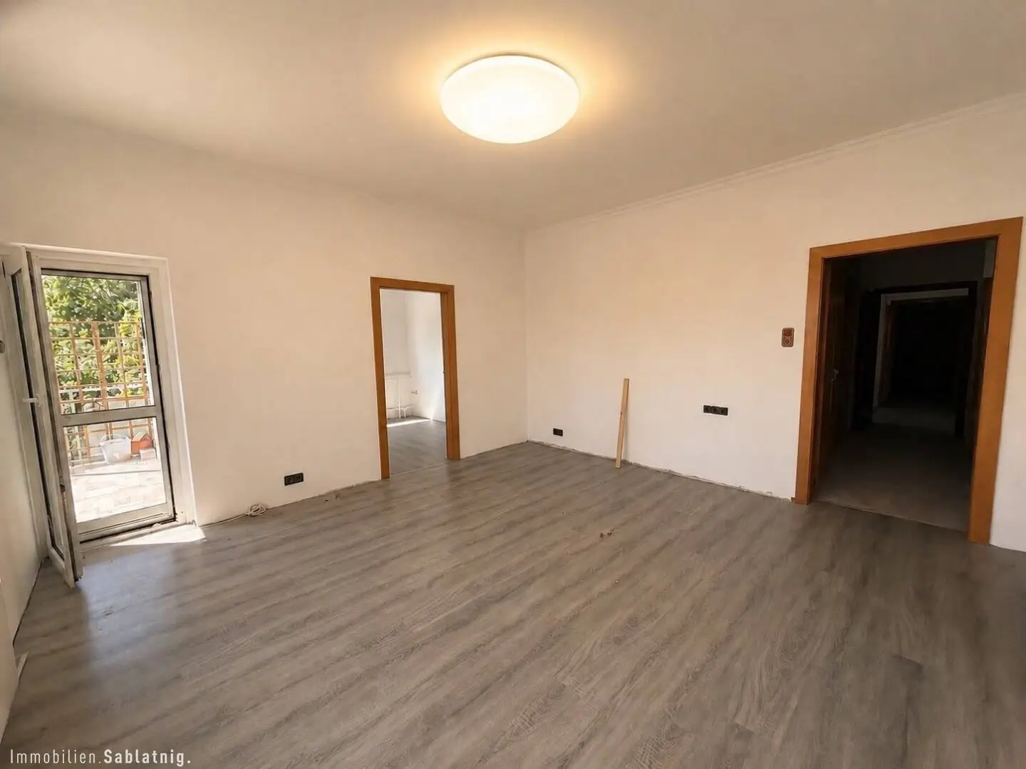 RENOVATE! DESIGN! MOVE IN! Realize Your Housing Dreams!