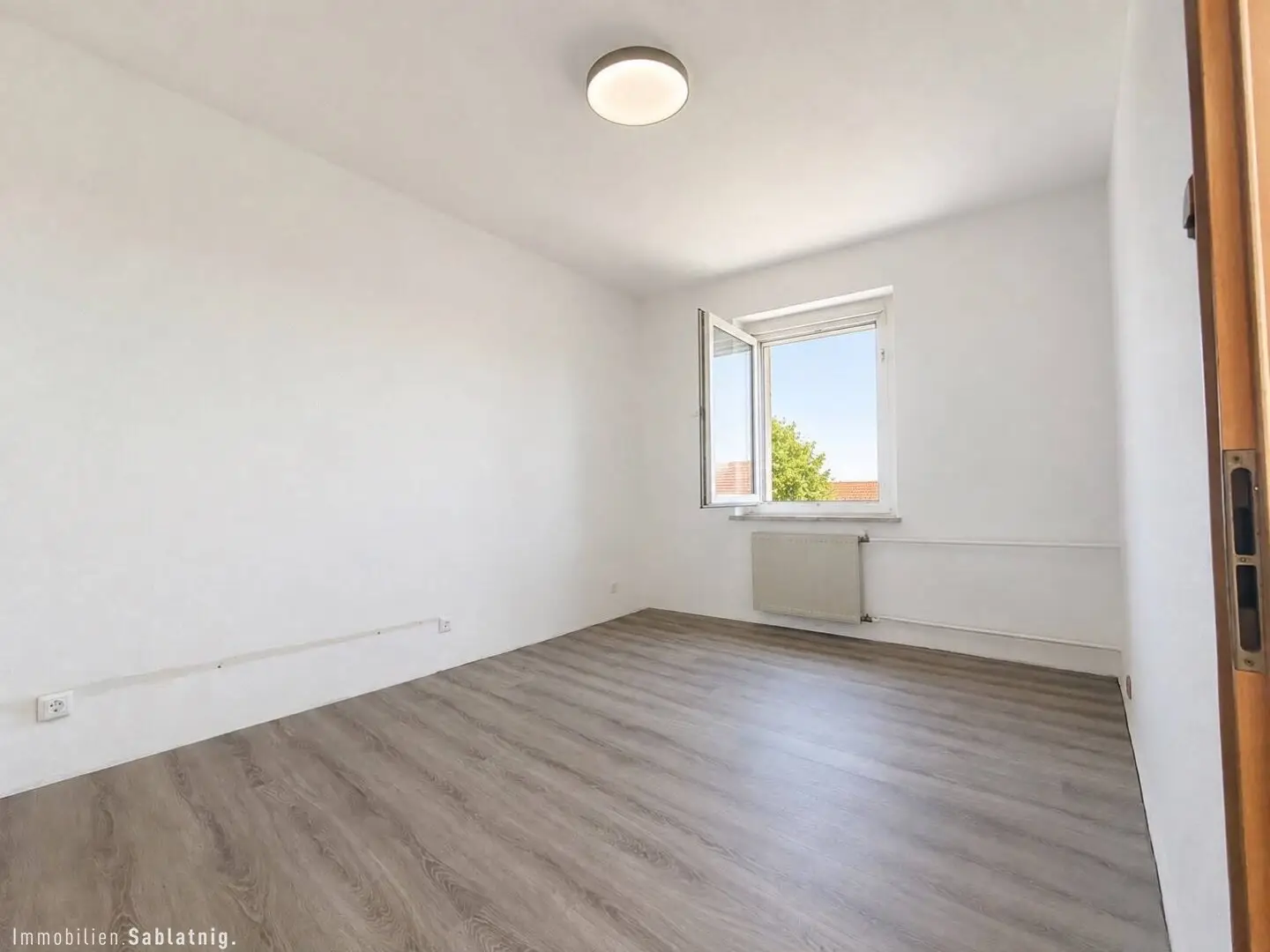 RENOVATE! DESIGN! MOVE IN! Realize Your Housing Dreams!