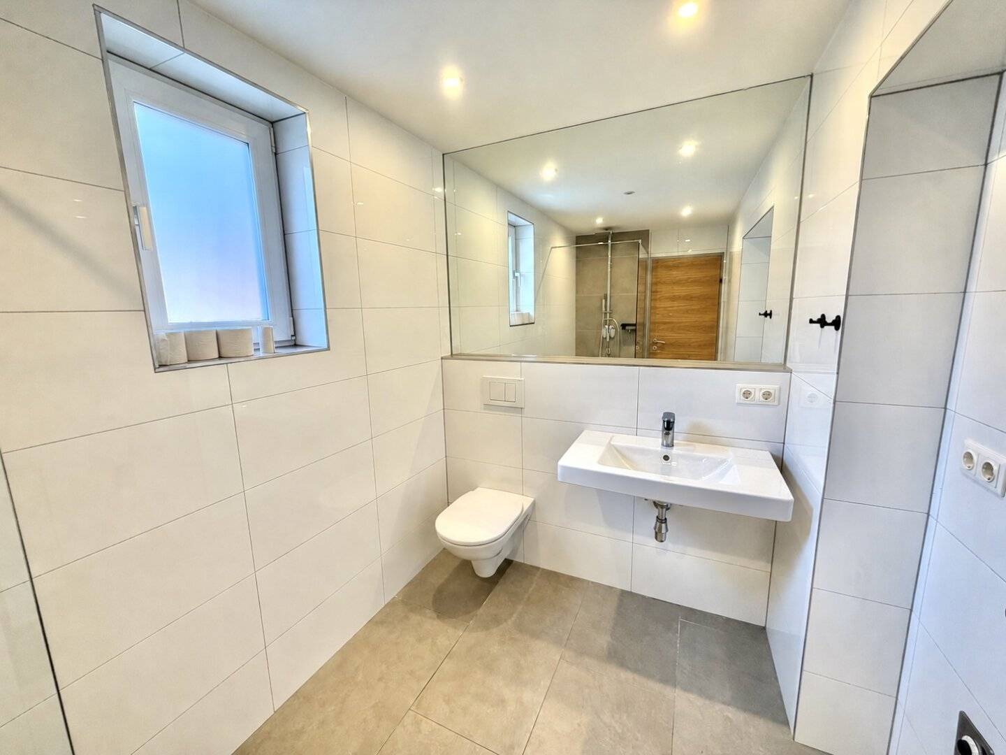 Stylishly renovated 2-room apartment with parking space in the center of Grödig