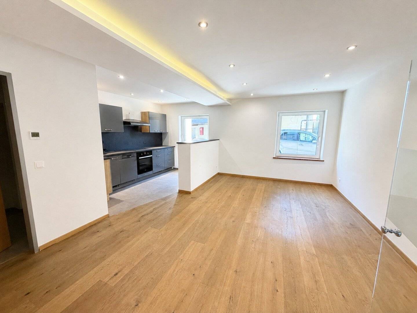 Stylishly renovated 2-room apartment with parking space in the center of Grödig