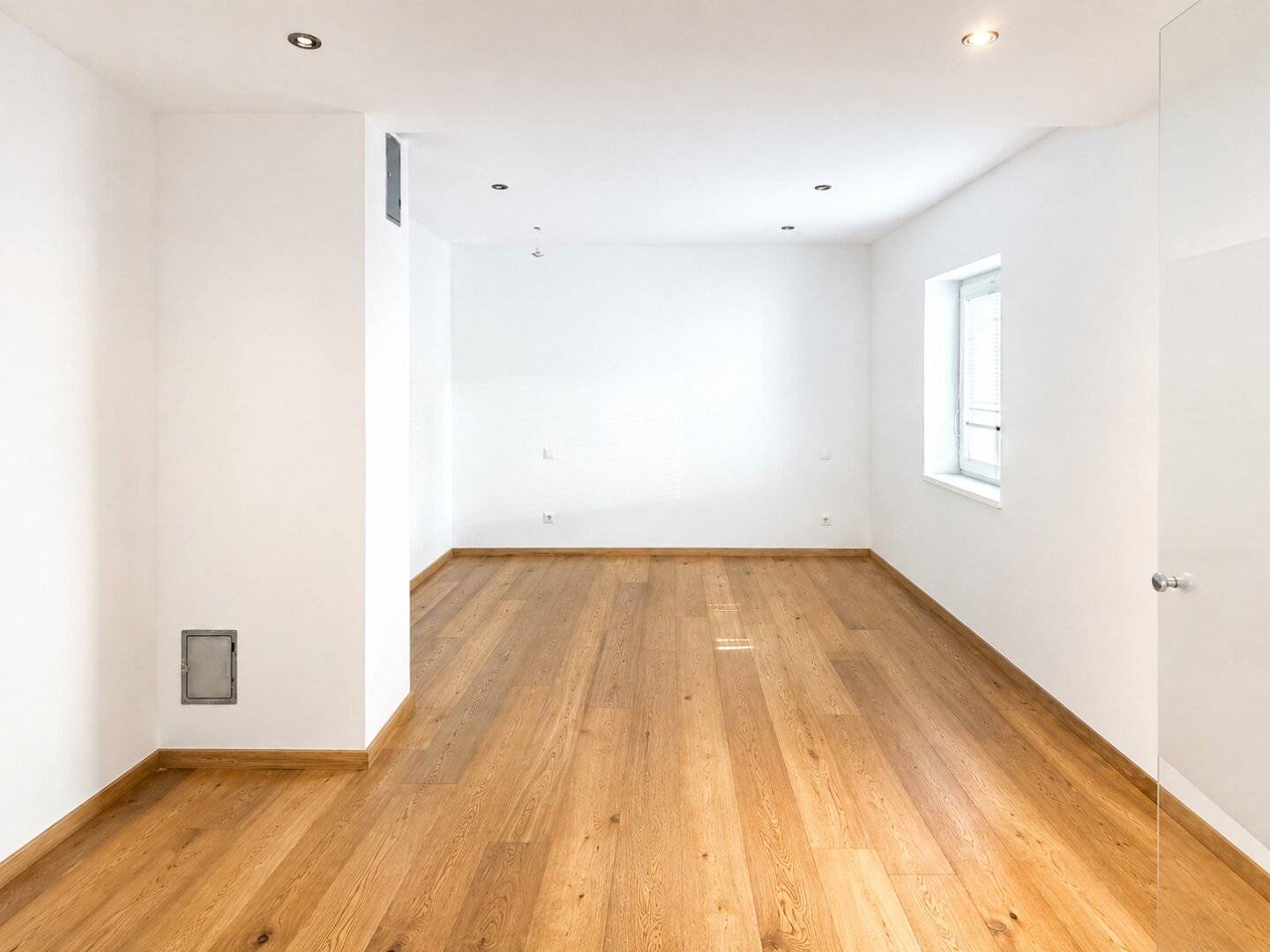 Stylishly renovated 2-room apartment with parking space in the center of Grödig