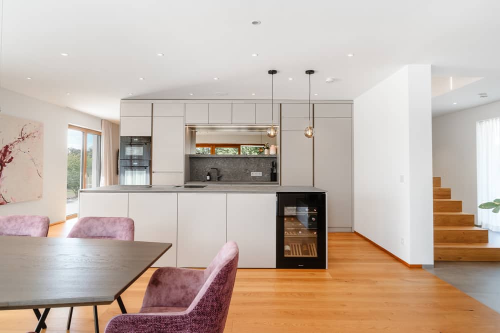 Lichtdurchflutete Familienwohnung mit privatem Pool
