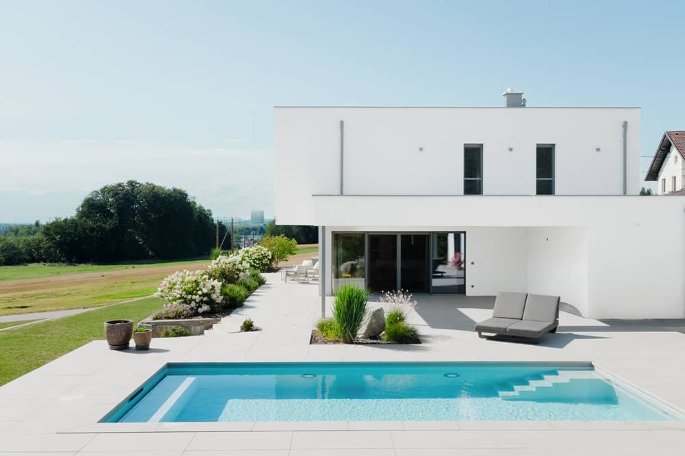 Lichtdurchflutete Familienwohnung mit privatem Pool