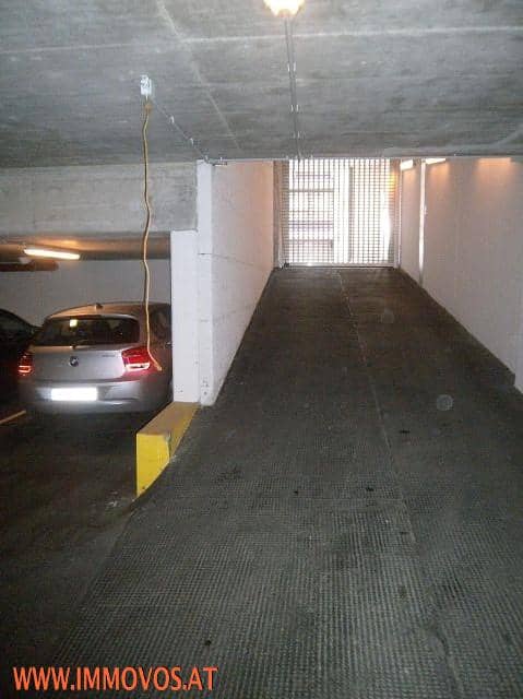 Secure underground parking near Schönbrunn apartment