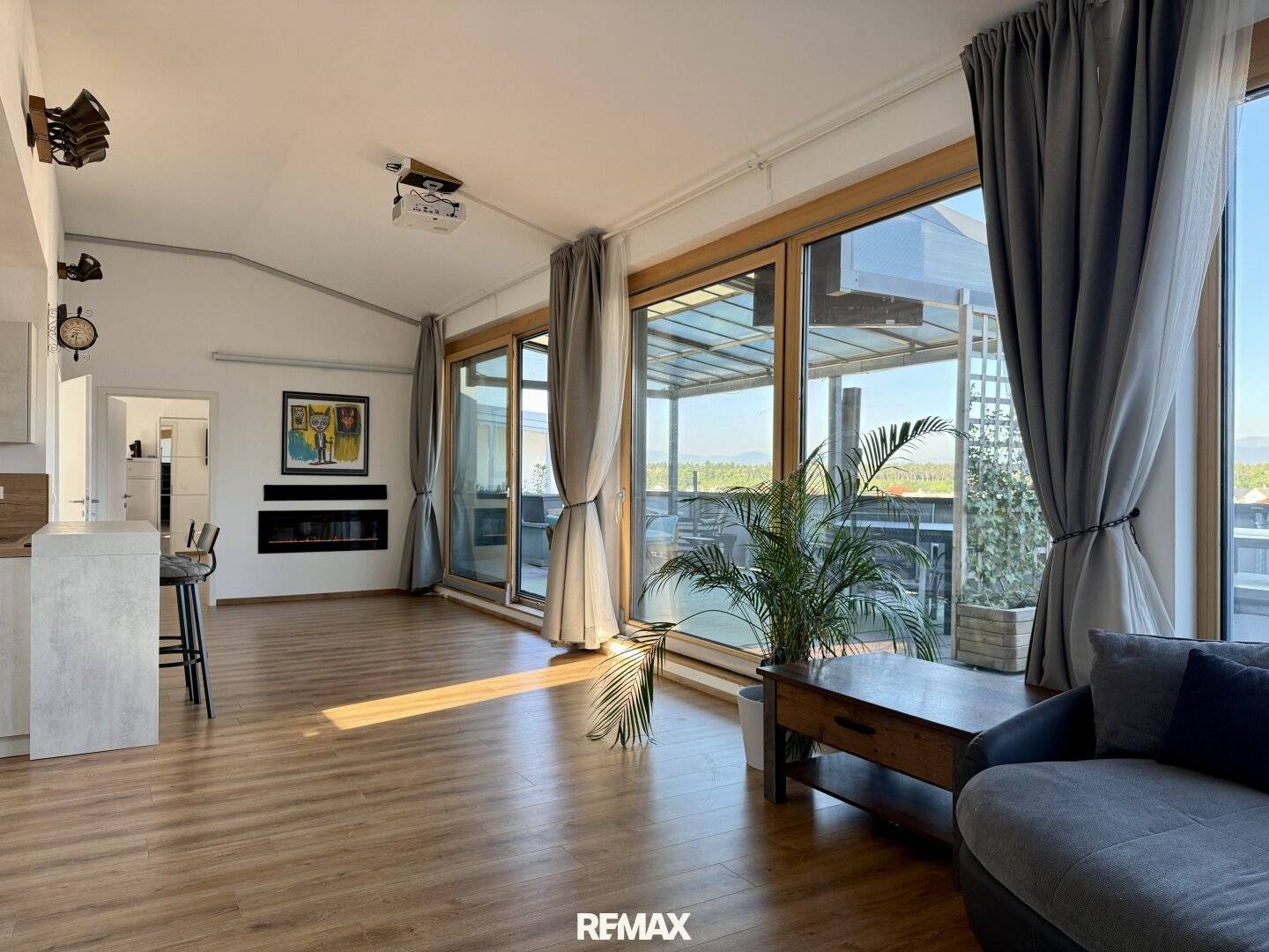 Loft rooftop terrace apartment "Schneebergblick" in Wiener Neustadt for sale
