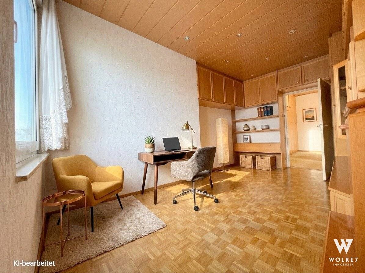 Apartment in need of renovation 4 rooms near Bahnhof Atzgersdorf great potential for owner-occupiers