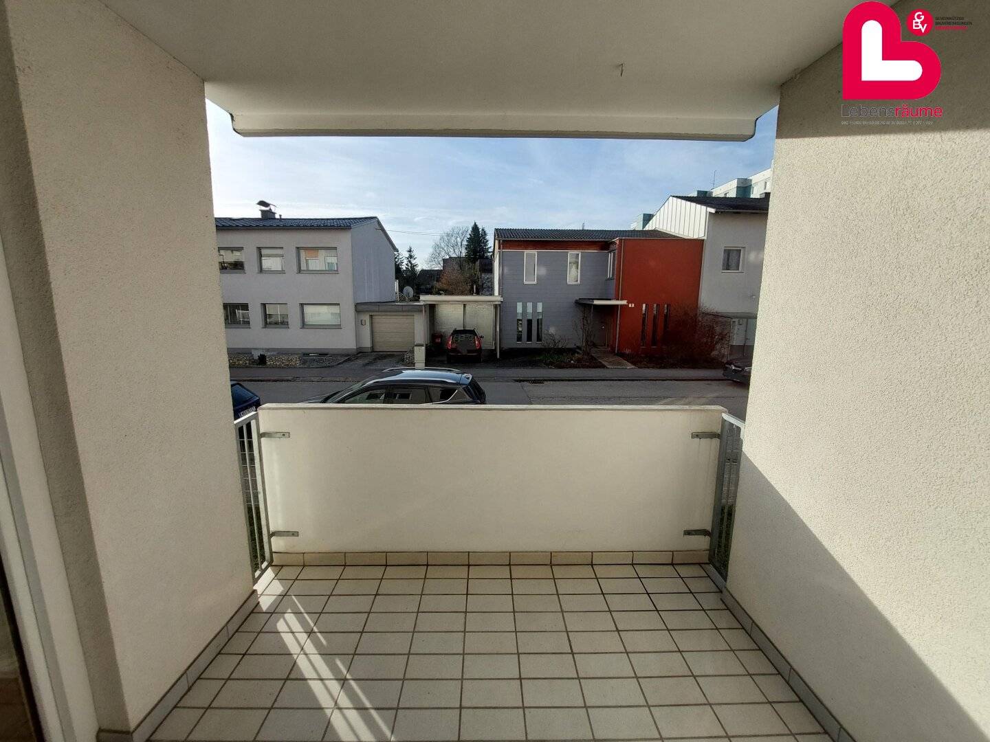 Beautiful 3-room apartment in Wels with loggia and underground parking space