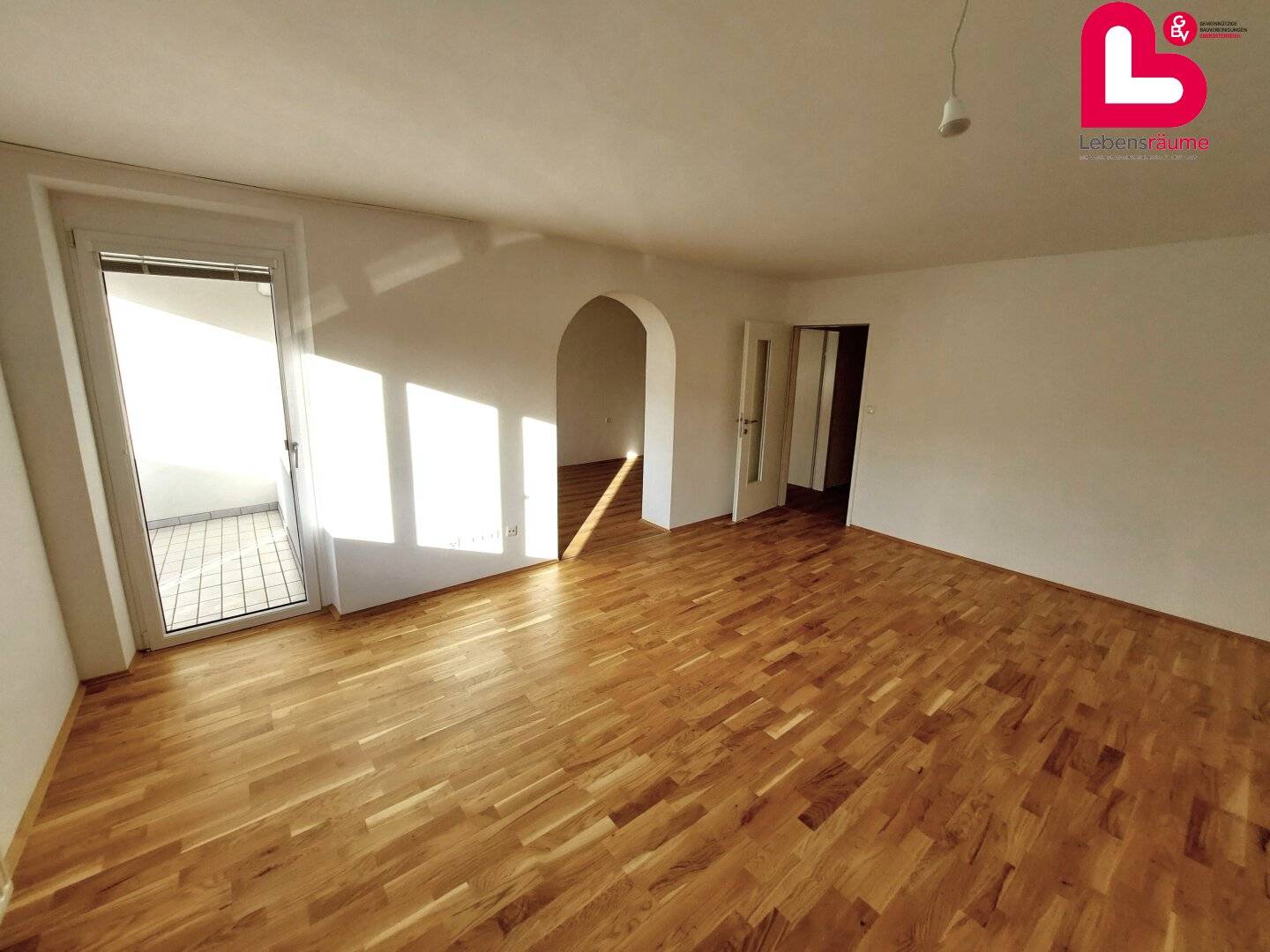 Beautiful 3-room apartment in Wels with loggia and underground parking space