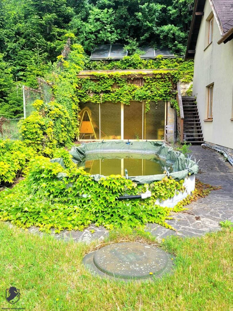 Großzügiges Zweifamilienhaus mit Innenhof, Gewölbekeller und traumhaftem Ausblick