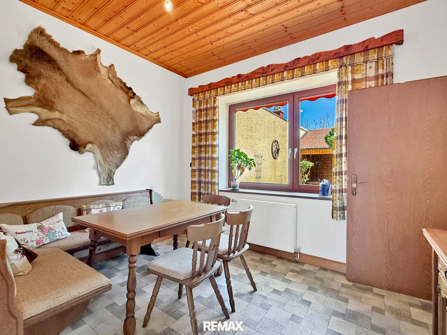 Wohnhaus mit großzügigen Räumlichkeiten und vielseitigem Potential - Open House am 4.9.26