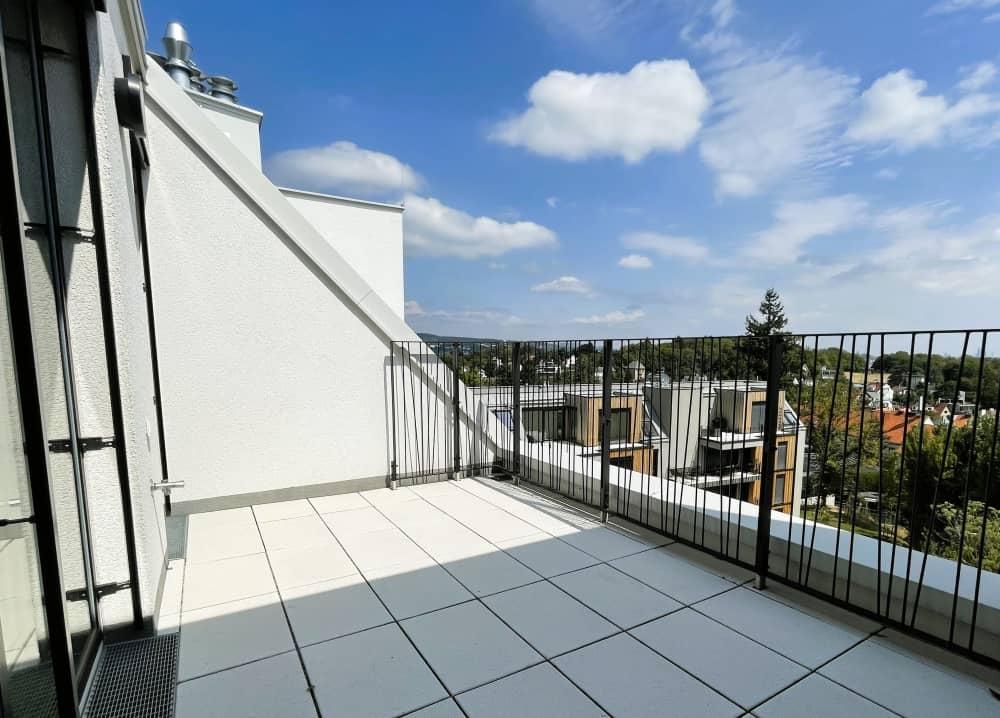 Lichtdurchflutete Maisonettewohnung mit Terrasse und Fernblick