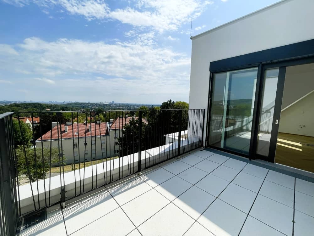 Lichtdurchflutete Maisonettewohnung mit Terrasse und Fernblick