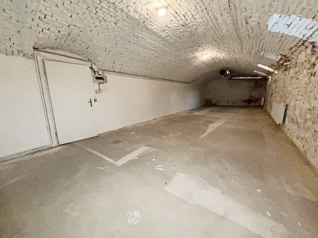 LAZARETTGASSE, near AKH, 70 m² storage space in the basement, tea kitchen, sanitary facilities