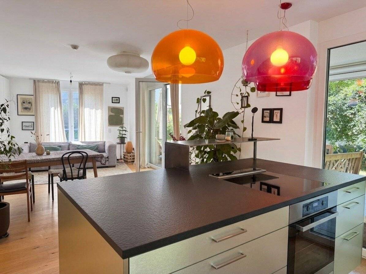 Modern 4-room garden apartment with 2 underground parking spaces