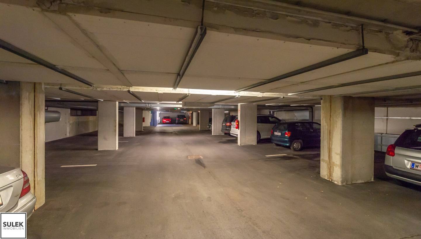 Underground garage parking space in Anton-Baumgartner-Straße 125