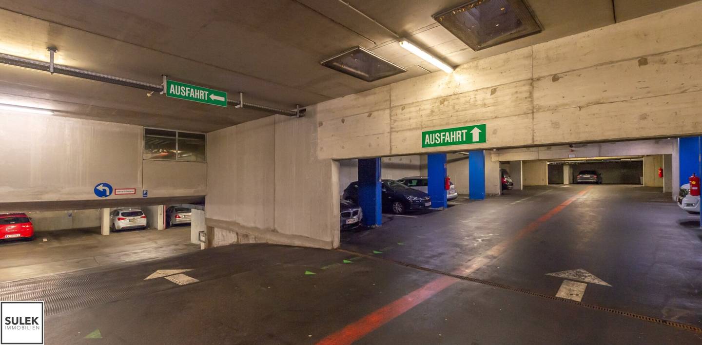 Underground garage parking space in Anton-Baumgartner-Straße 125