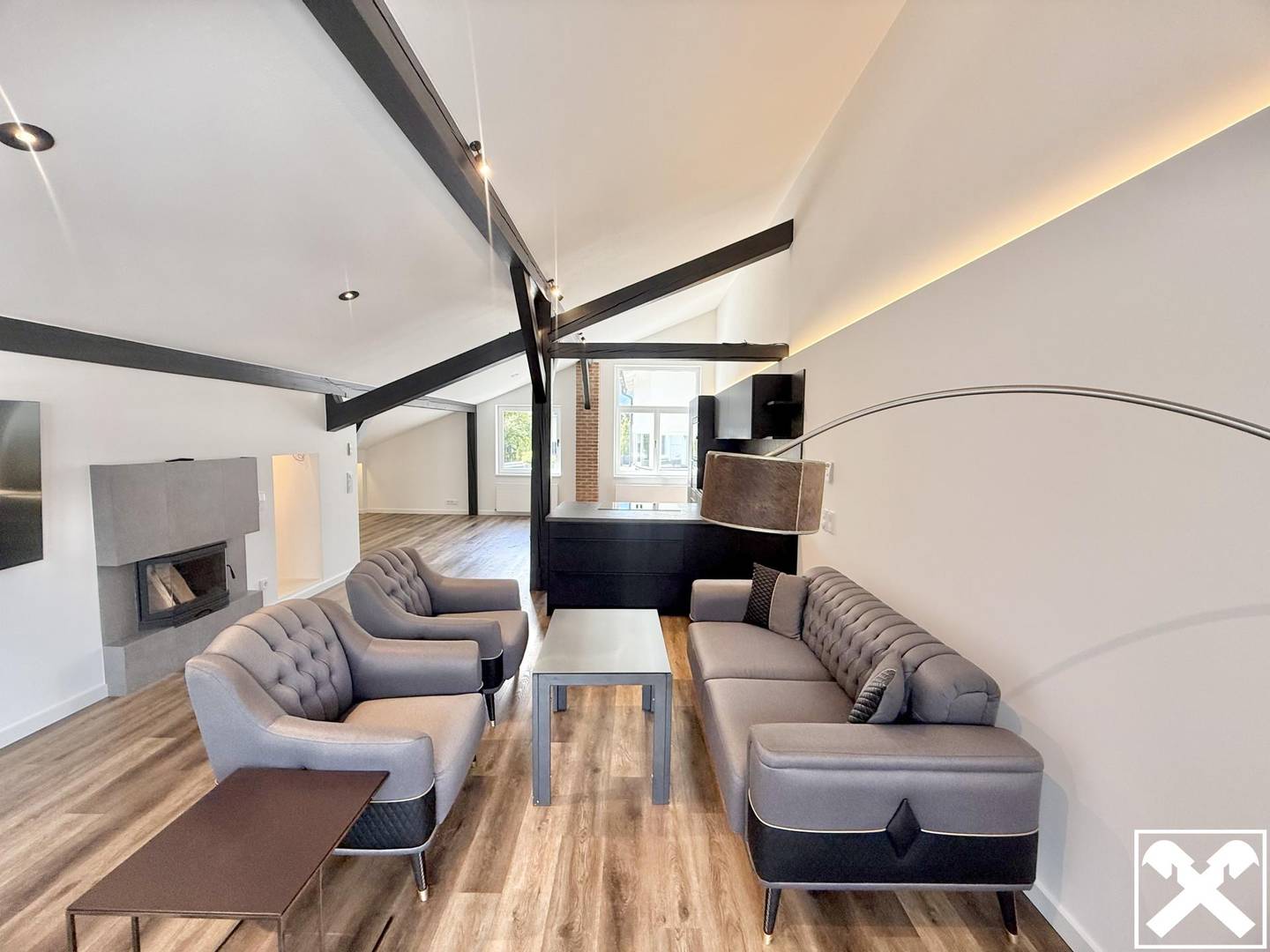 High quality penthouse with expansive living kitchen and garage