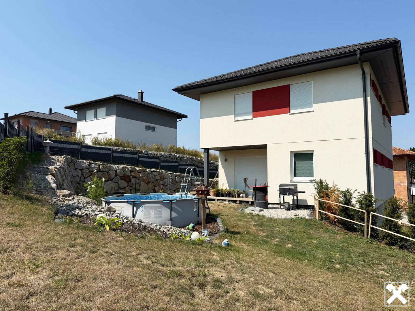 Lichtdurchflutete Familienwohnung mit Garten und Garage
