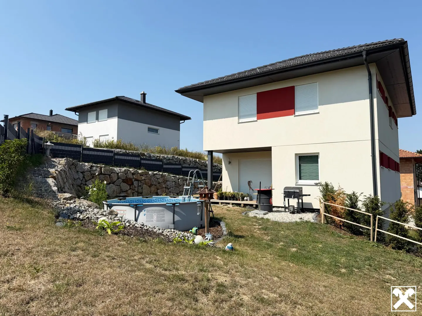 Lichtdurchflutete Familienwohnung mit Garten und Garage
