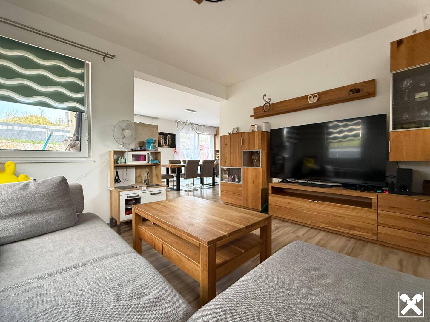 Lichtdurchflutete Familienwohnung mit Garten und Garage