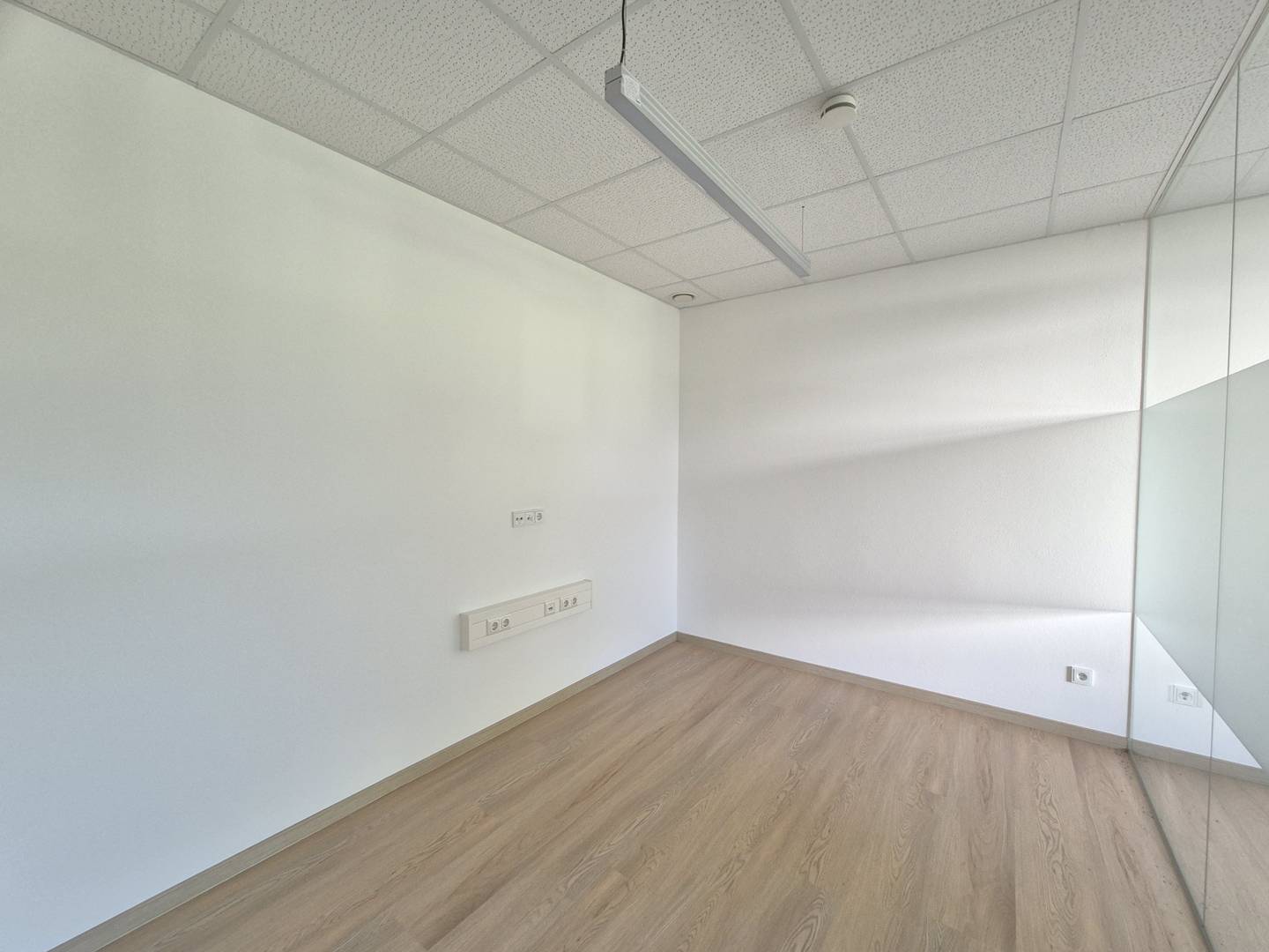 Central bright apartment with underground parking