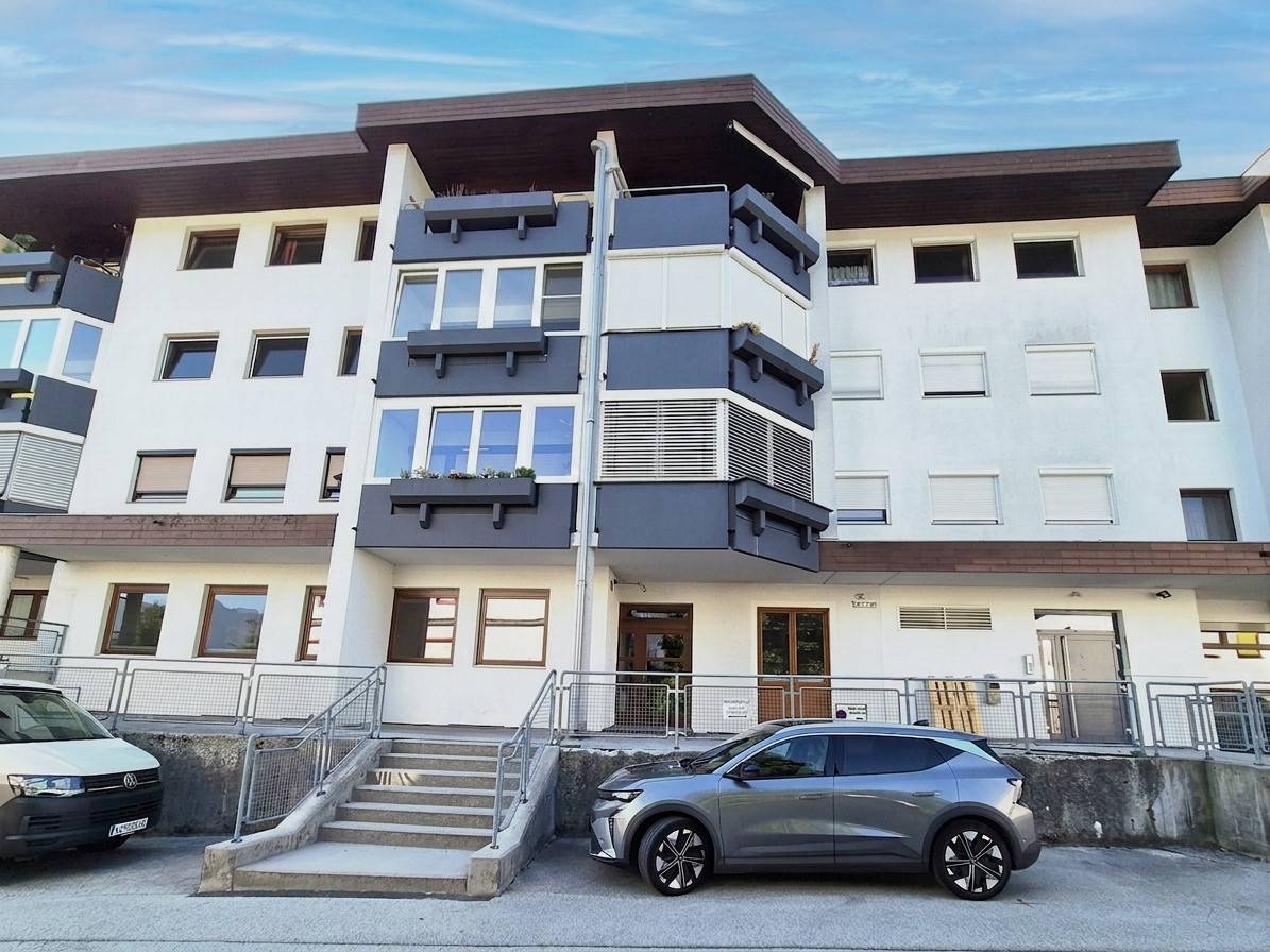 Central bright apartment with underground parking