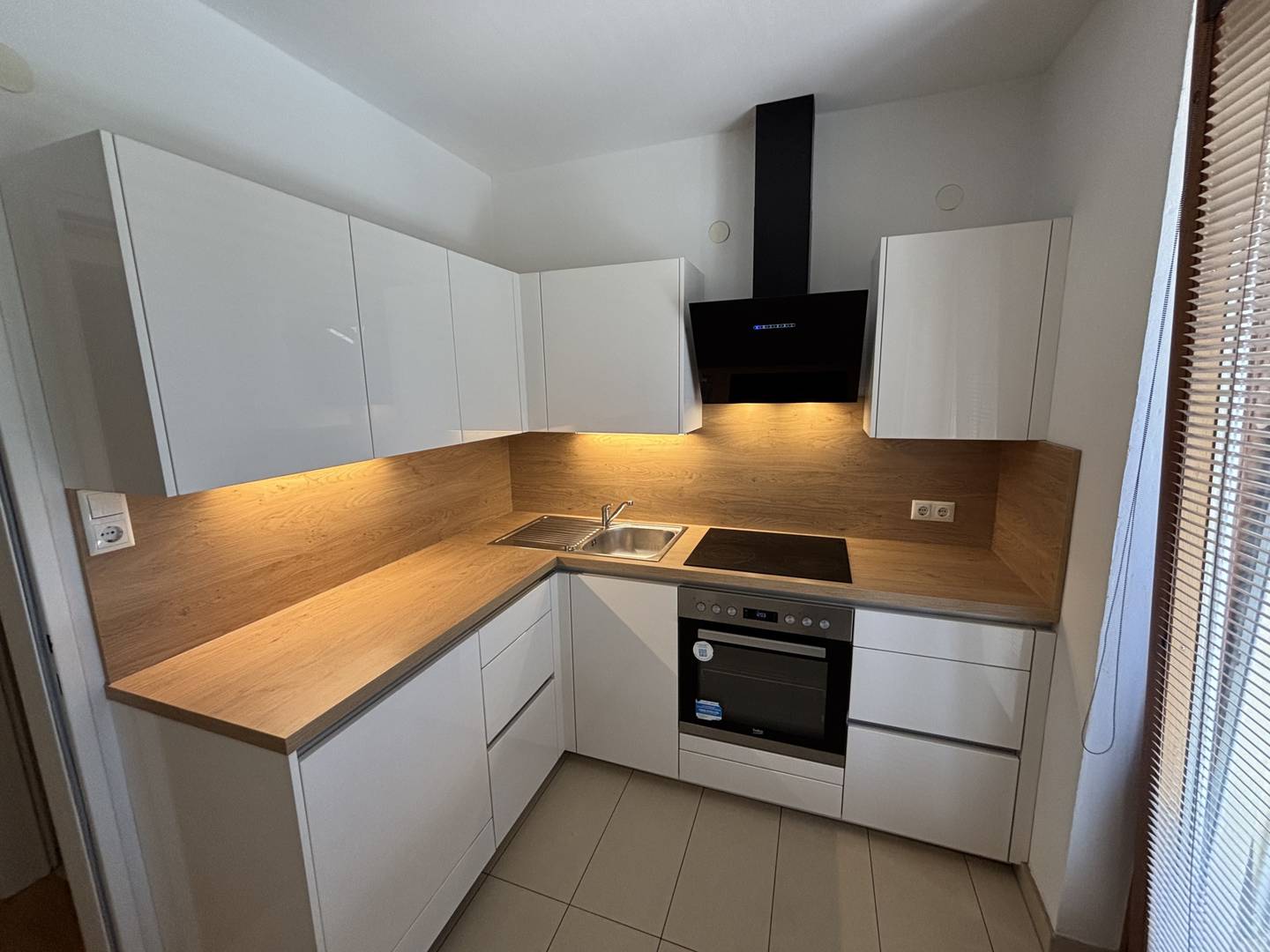 Spacious apartment with loggia and renovated bathroom