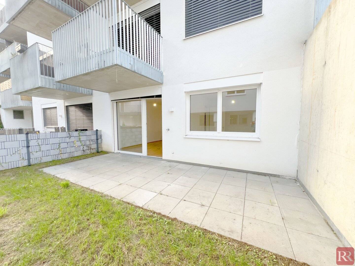 Cozy garden apartment with optional underground parking space