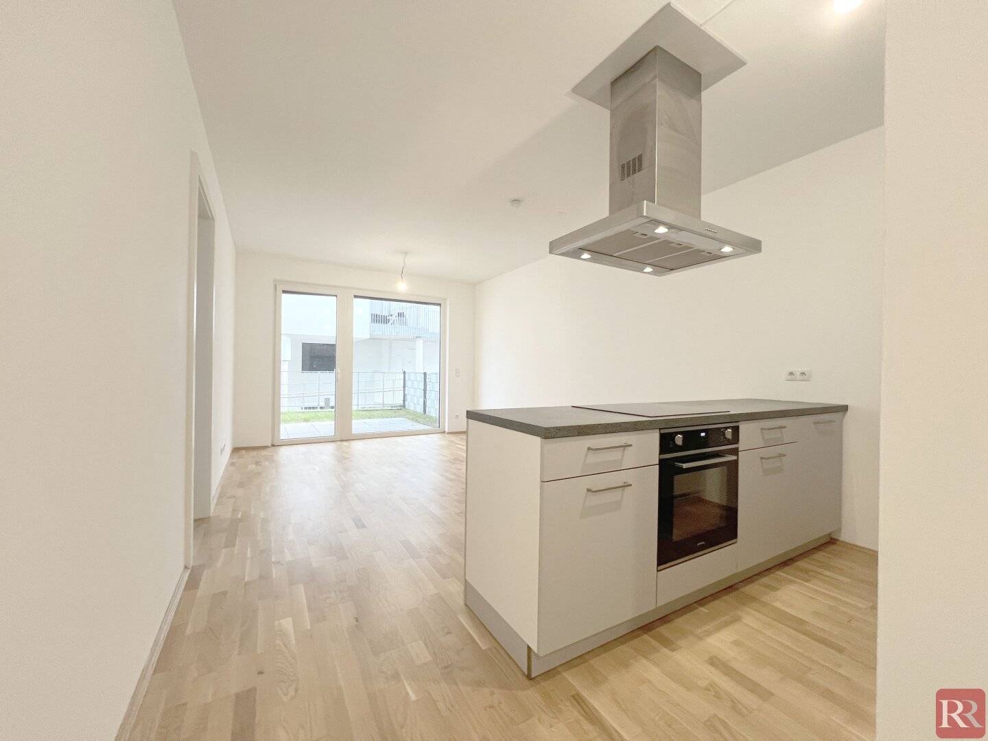 Cozy garden apartment with optional underground parking space