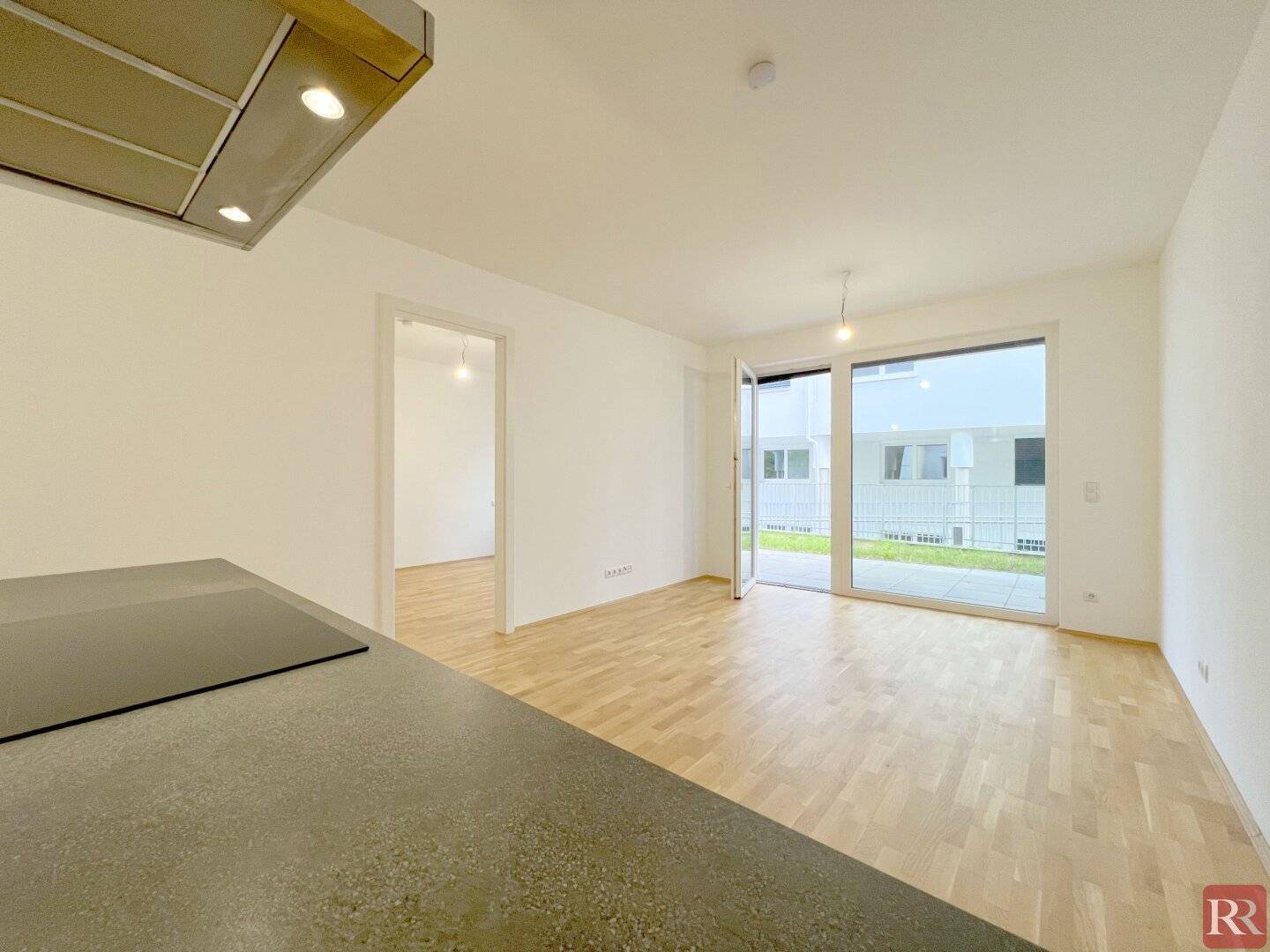 Cozy garden apartment with optional underground parking space