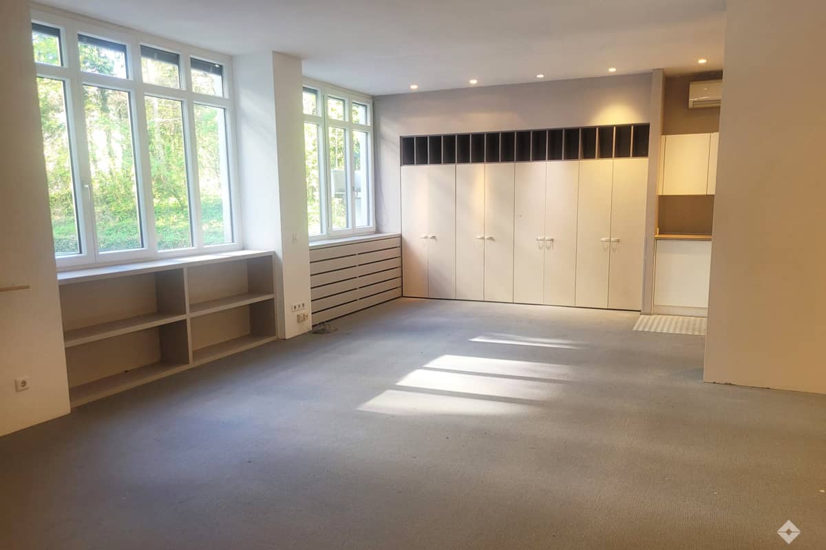 Gepflegte Gewerbefläche mit direkter Lageranbindung Anlegerwohnung