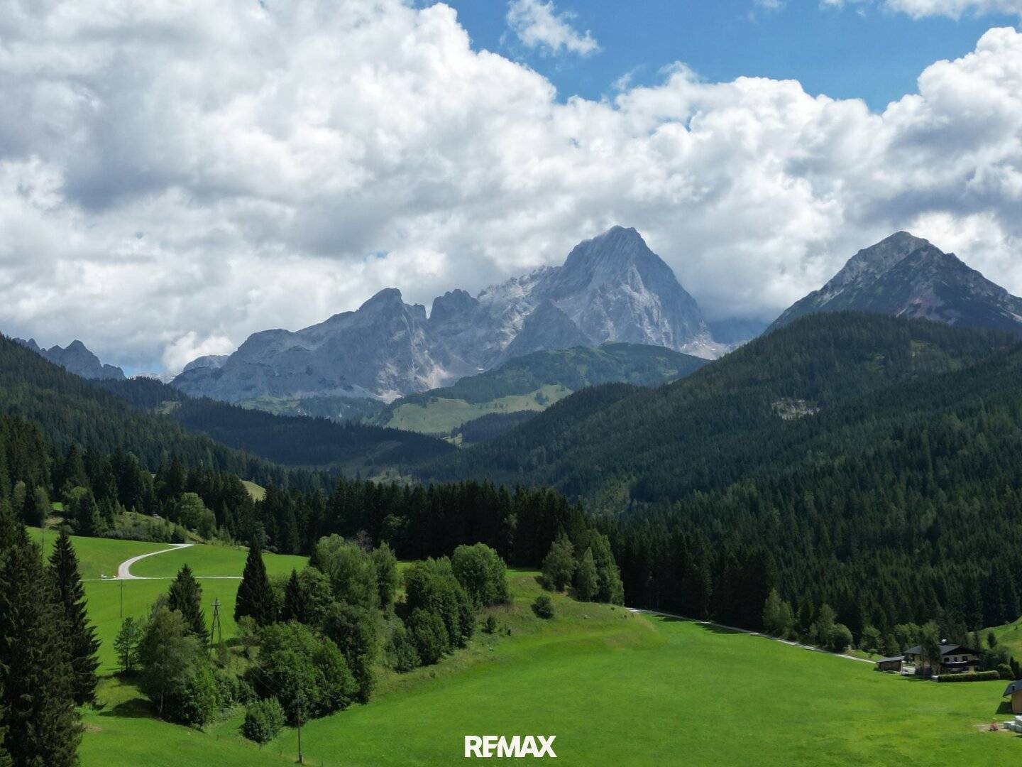 Baugrundstück mit Dachsteinblick – 1.000 m² Lebensqualität in Filzmoos