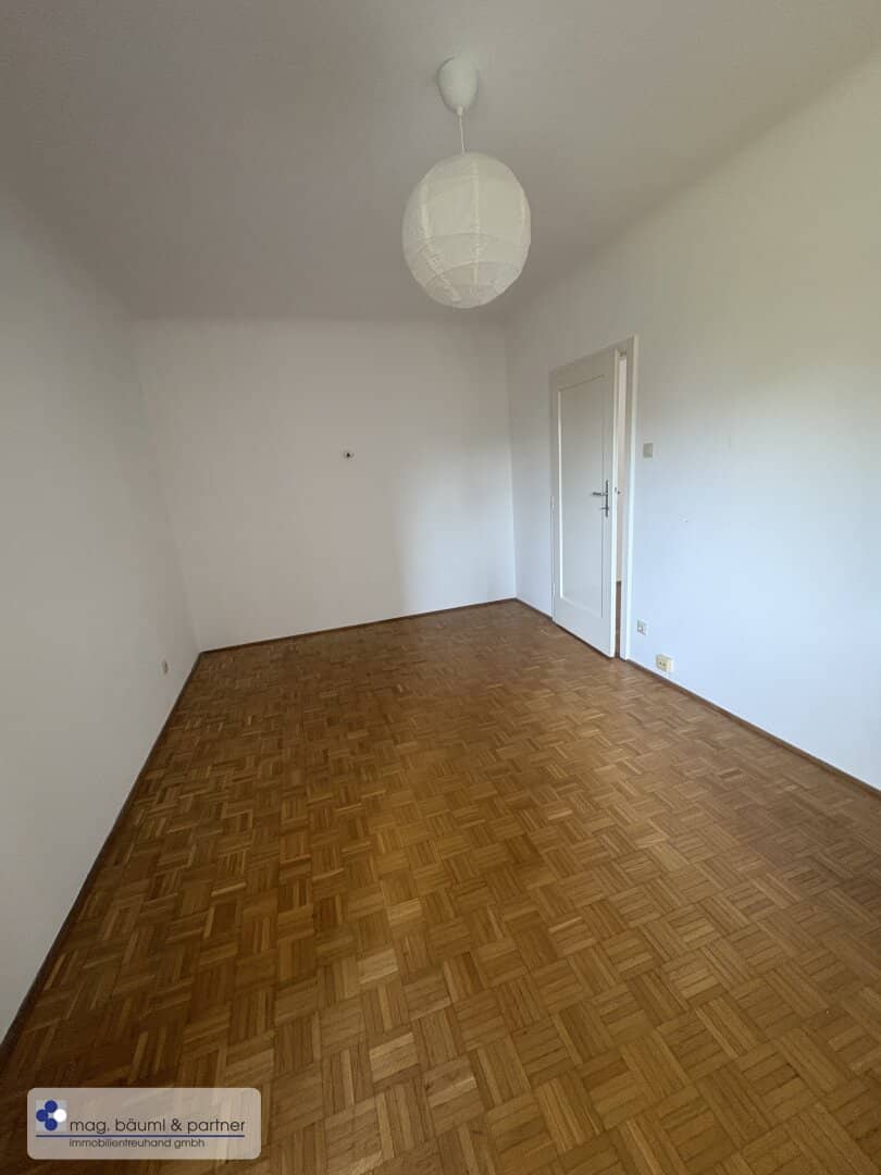 Natürlich  beschattete 2 Zimmer mit Balkon und separater Küche