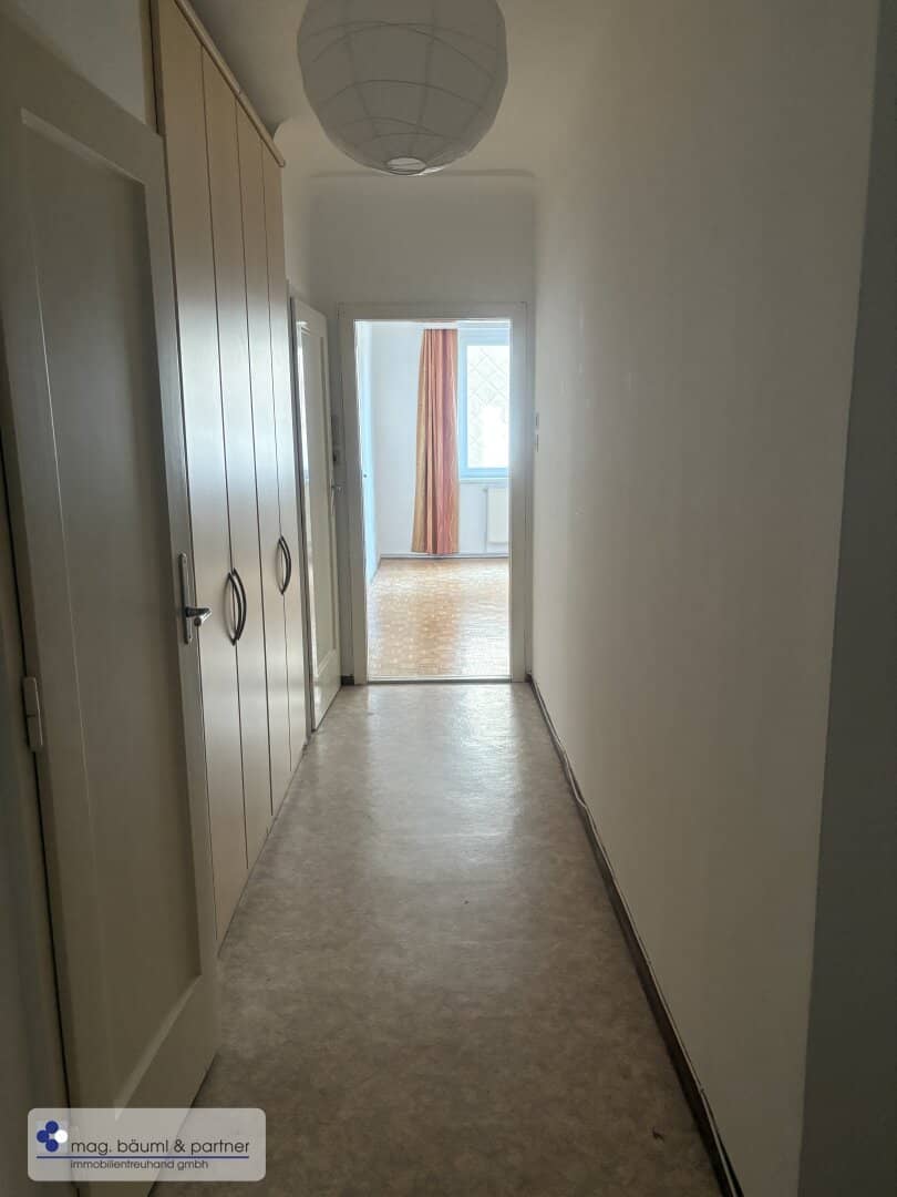 Natürlich  beschattete 2 Zimmer mit Balkon und separater Küche