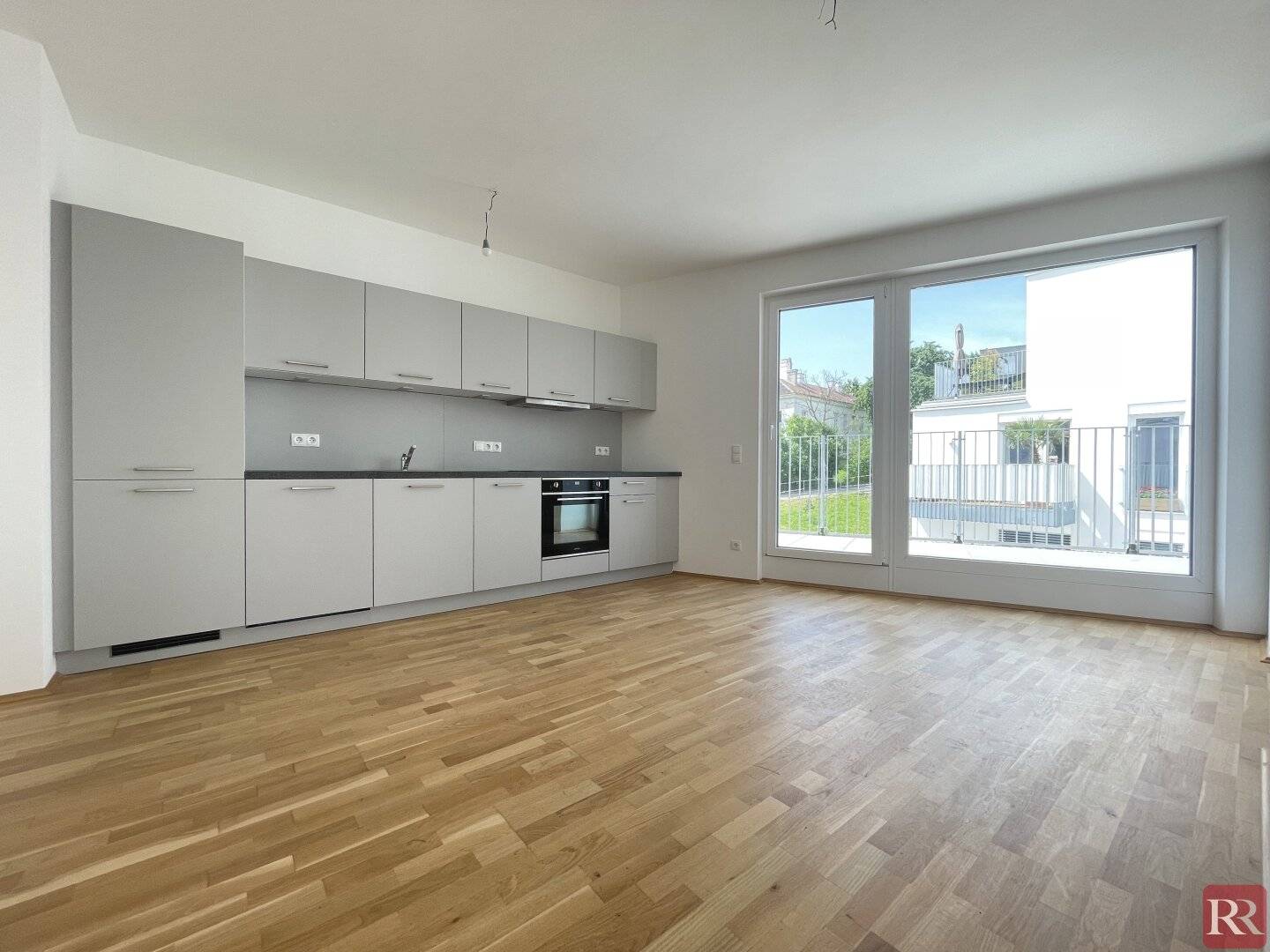 Spacious 3-room apartment with balcony