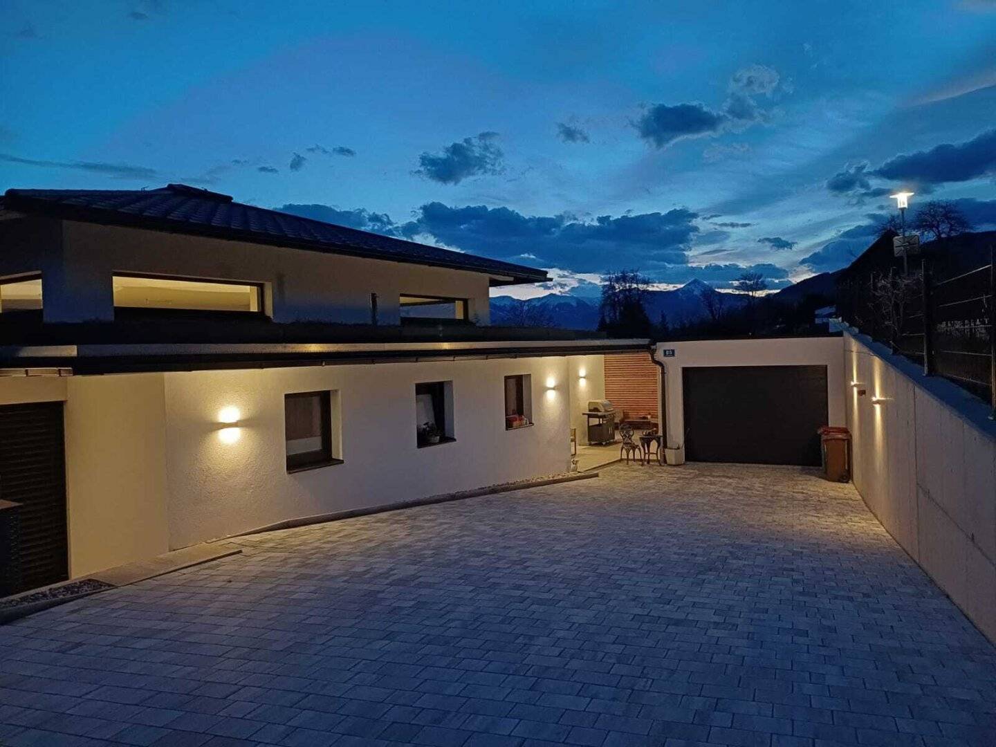 WOHNEN MIT WEITBLICK! HOCHWERTIGER BUNGALOW (BARRIEREFREIES ARCHITEKTENHAUS) IN TRAUMHAFTER LAGE ÜBER DEM MILLSTÄTTER SEE!