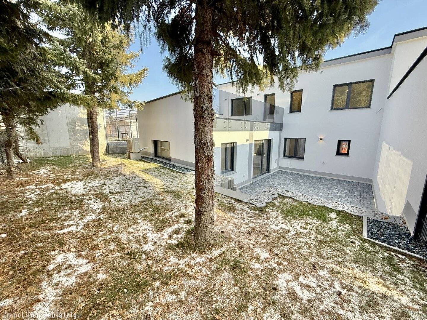 ELEGANTE DOPPELHAUSHÄLFTE! Erstbezug mit Luxusausstattung, Panoramablick &amp; Top-Energieeffizienz!