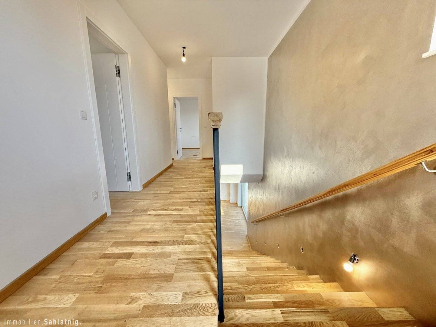 ELEGANTE DOPPELHAUSHÄLFTE! Erstbezug mit Luxusausstattung, Panoramablick &amp; Top-Energieeffizienz!