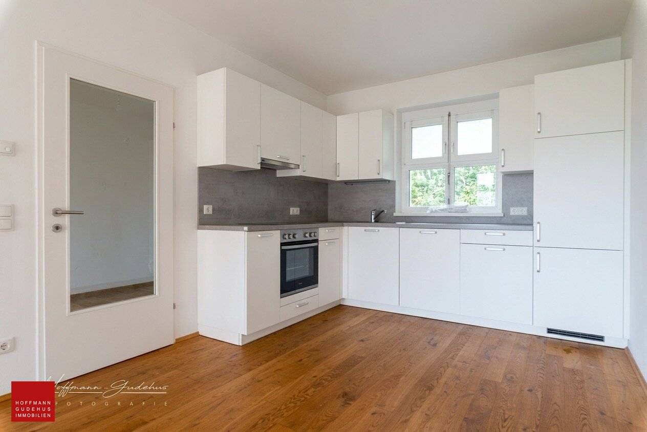 Sunny 3-room apartment with living kitchen and balcony