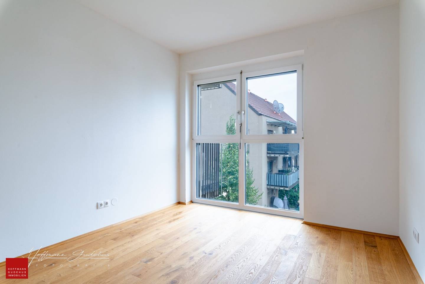 Sunny 3-room apartment with living kitchen and balcony
