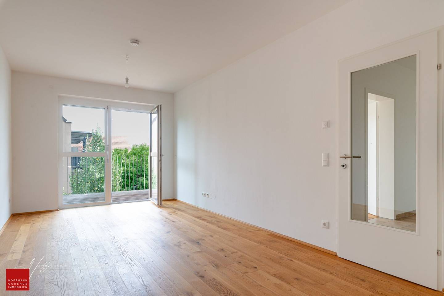 Sunny 3-room apartment with living kitchen and balcony