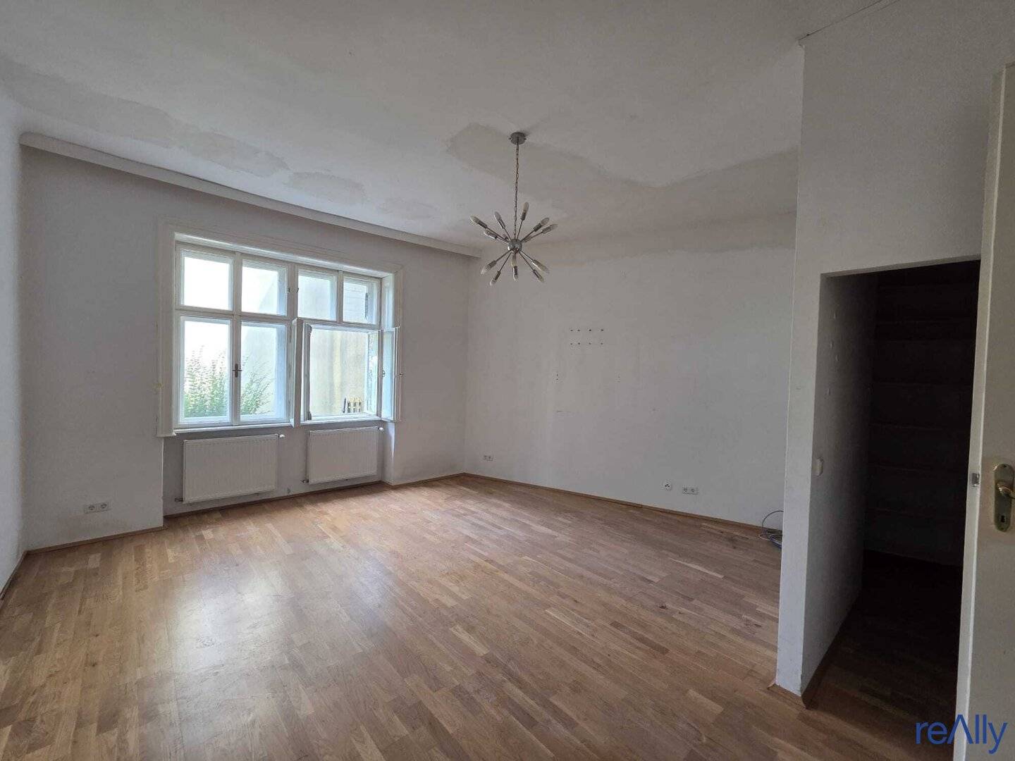 SELTENE GELEGENHEIT IN DORNBACH:Eindrucksvolles 128,5 m² Wohnpaket mit Eigengarten &amp; 10-Jahres-Mietvertrag zum absoluten Spitzenpreis!