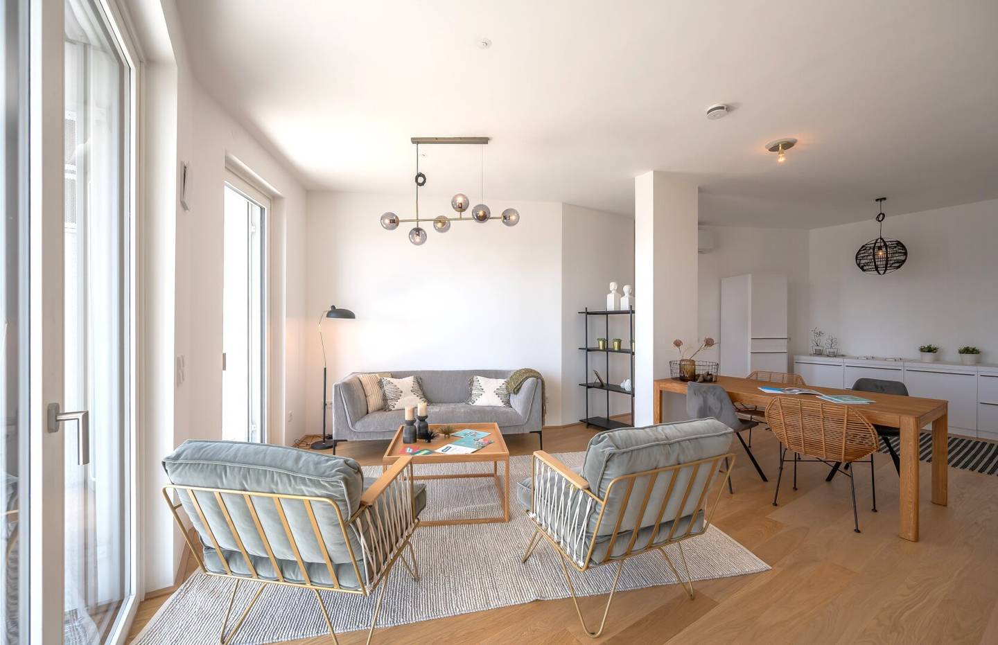 HERZBEBEN including dreamlike sunsets in the Nordbahnviertel Condominium (T185)
