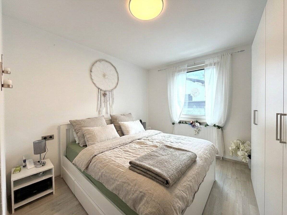 Schwaz: Beautiful and cozy 3-room apartment with south loggia, balcony and underground parking space included in the purchase price