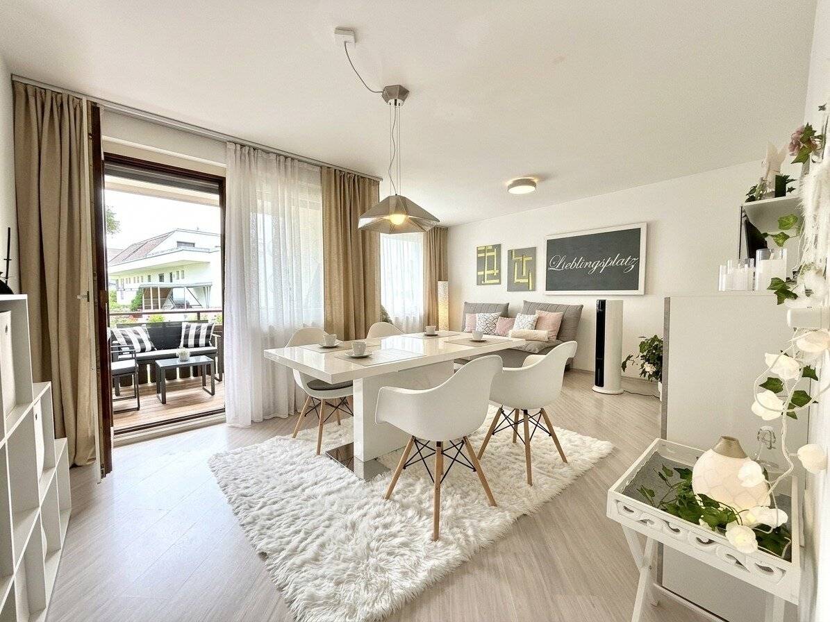 Schwaz: Beautiful and cozy 3-room apartment with south loggia, balcony and underground parking space included in the purchase price