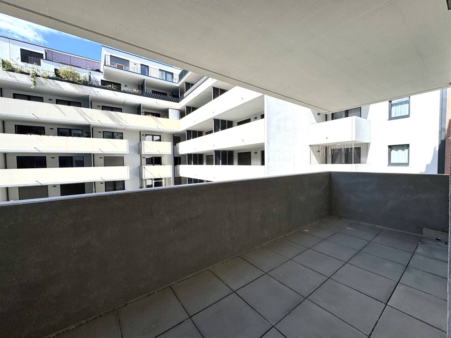 3-room with courtyard-facing balcony on Dresdner Straße